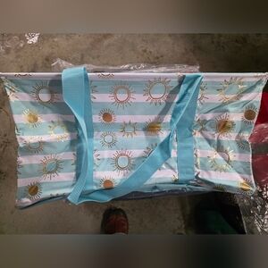 Thirty-One large utility Tote in Rays for Days